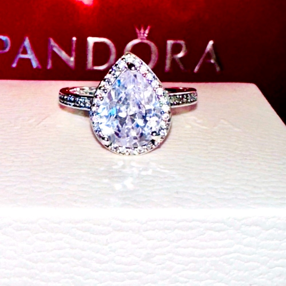 Authentic pandora tear drop ring size 8   💍 🌺🍄